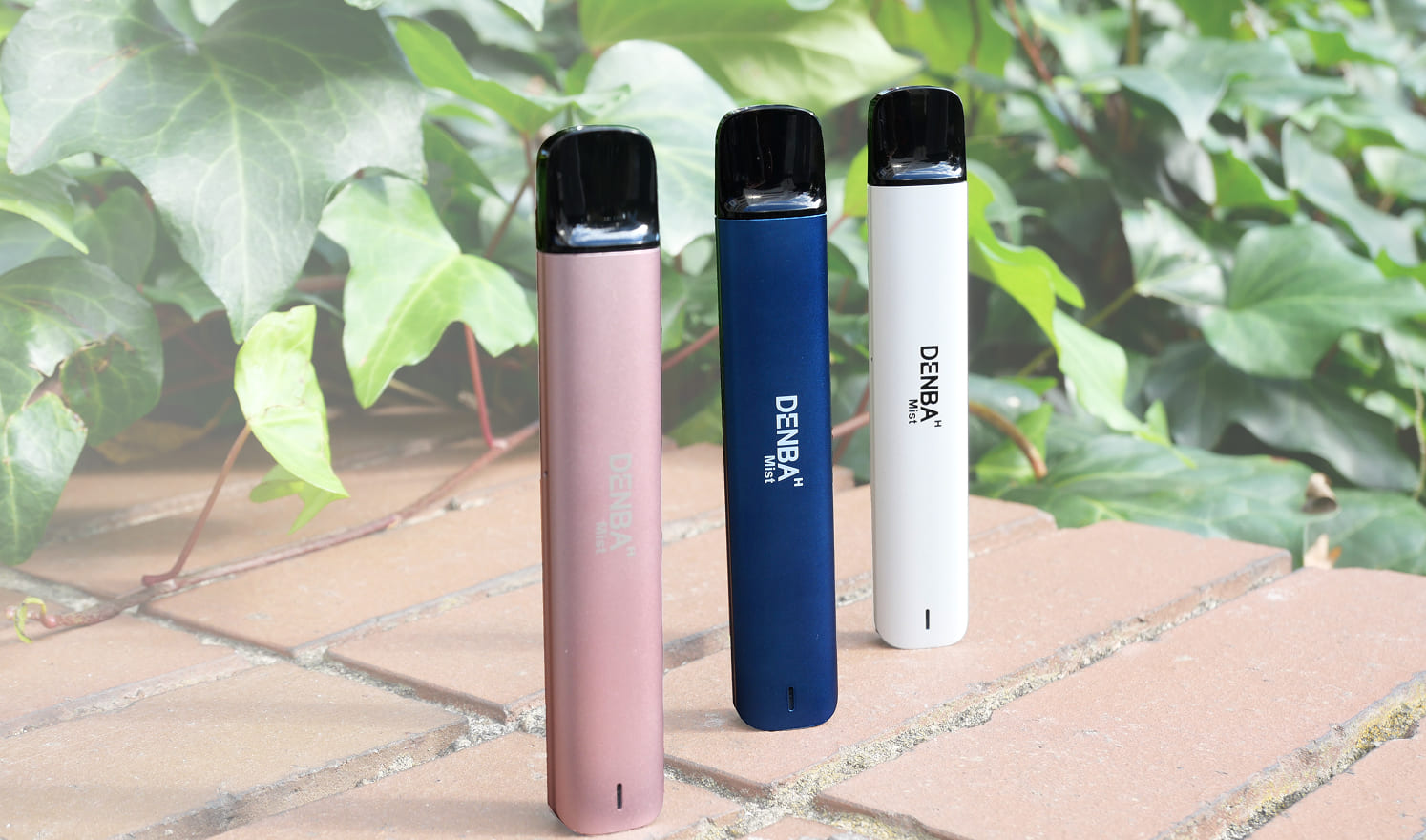 レンガの上に置かれた3本のデバイス